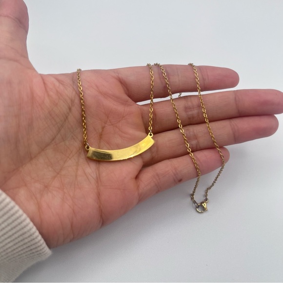 Curve Bar Necklace - Gold Plated - Picture 3 of 4